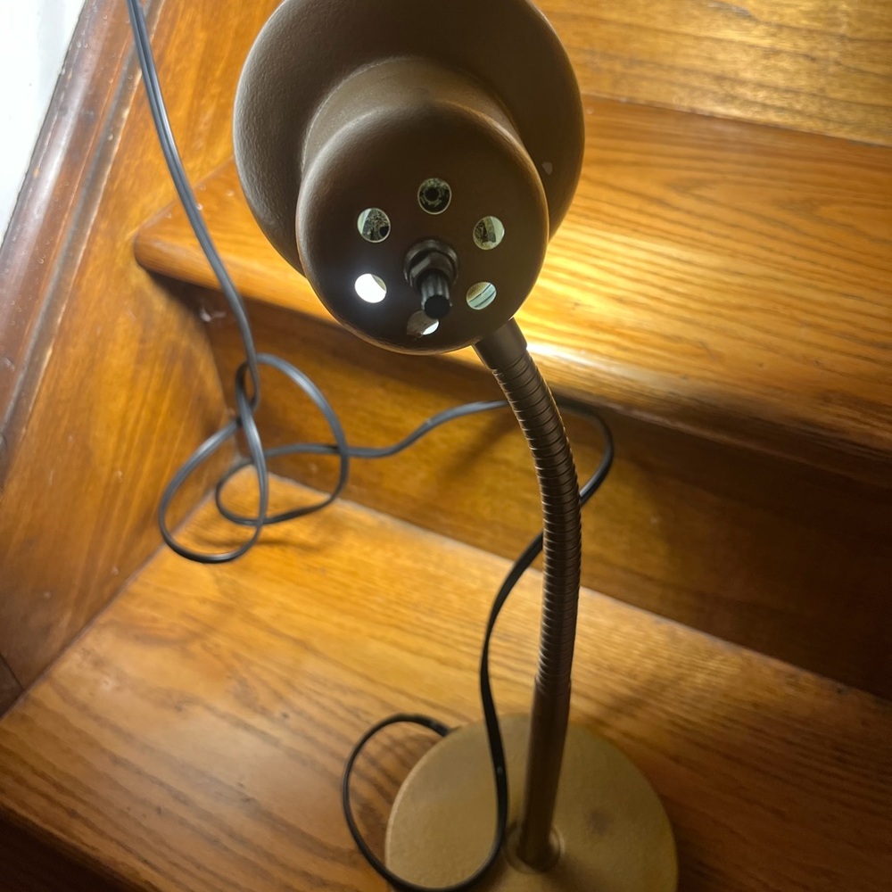 Vintage GOLD DESK LAMP $10.00 - Picture 3 of 6